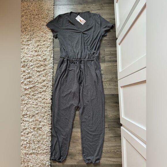 NEW WITH TAGS WOMENS ROMPER SZ LARGE - Picture 1 of 2